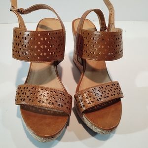 Report Sandals Size 9 1/2 M Wheaton With 3" Heels